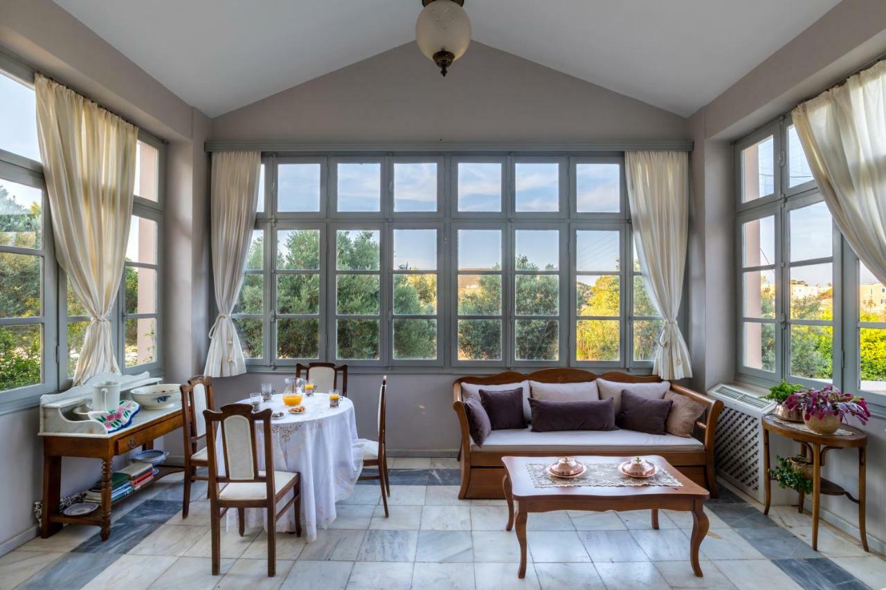 Villa DellaGracia Mansion - up to 10 guests Posidhonía Esterno foto