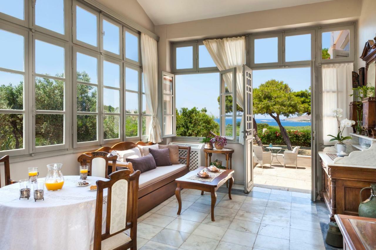 Villa DellaGracia Mansion - up to 10 guests Posidhonía Esterno foto