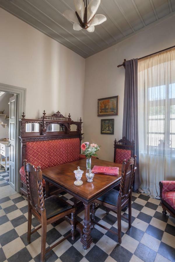 Villa DellaGracia Mansion - up to 10 guests Posidhonía Esterno foto