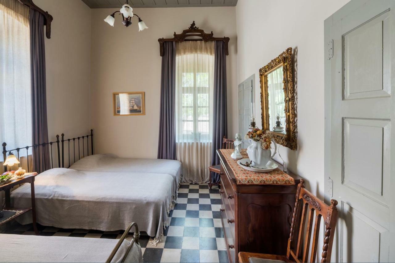 Villa DellaGracia Mansion - up to 10 guests Posidhonía Esterno foto