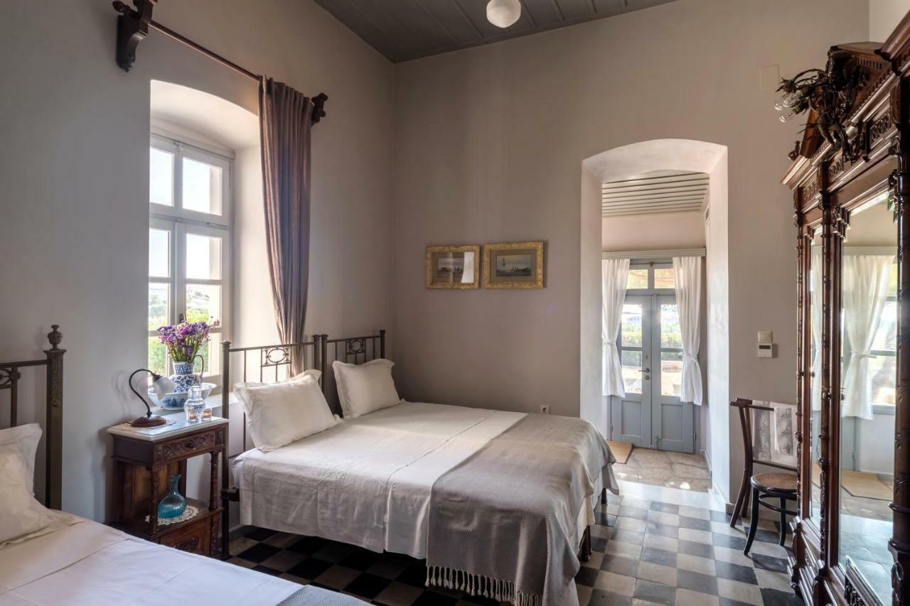 Villa DellaGracia Mansion - up to 10 guests Posidhonía Esterno foto